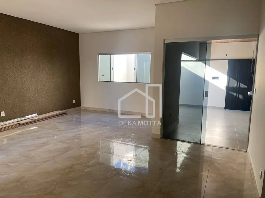 Foto 1 de Casa de Condomínio com 3 quartos à venda, 250m2 em Jardim Europa, Uberlandia - MG