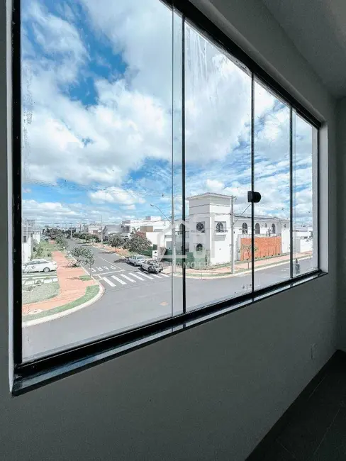 Foto 2 de Sobrado com 2 quartos à venda, 110m2 em Novo Mundo, Uberlandia - MG