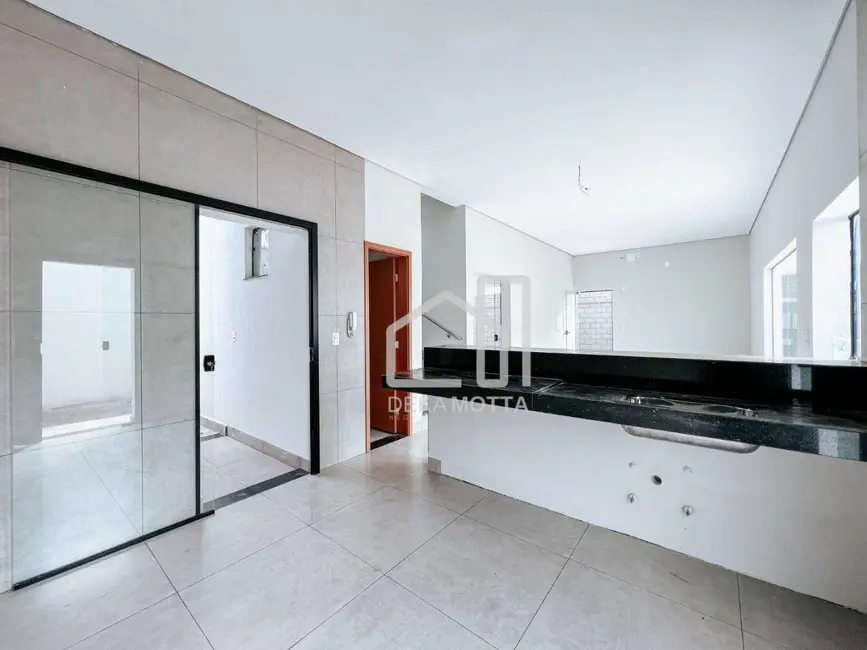 Foto 15 de Sobrado com 2 quartos à venda, 110m2 em Novo Mundo, Uberlandia - MG