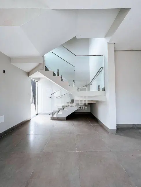 Sobrado com 2 quartos à venda, 110m2 em Novo Mundo, Uberlandia - MG - imagem 6 Foto 6 de Sobrado com 2 quartos à venda, 110m2 em Novo Mundo, Uberlandia - MG