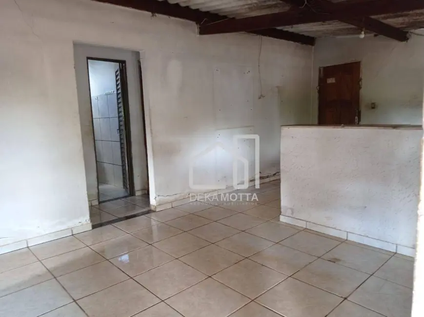 Foto 6 de Casa com 3 quartos à venda, 1000m2 em Morada Nova, Uberlandia - MG
