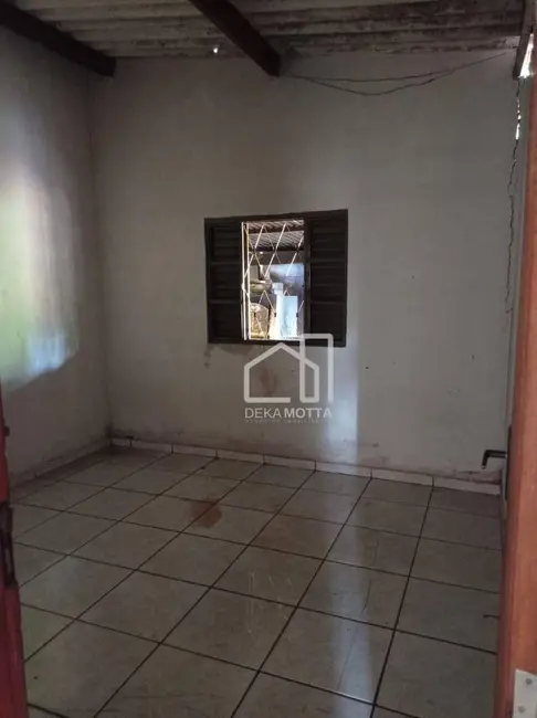Foto 2 de Casa com 3 quartos à venda, 1000m2 em Morada Nova, Uberlandia - MG