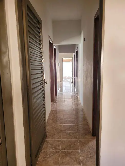 Foto 6 de Casa com 4 quartos à venda, 300m2 em Jardim das Palmeiras, Uberlandia - MG
