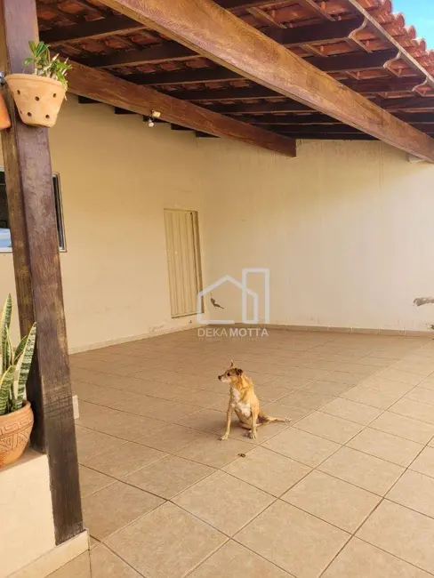 Foto 2 de Casa com 3 quartos à venda, 432m2 em Cidade Jardim, Uberlandia - MG