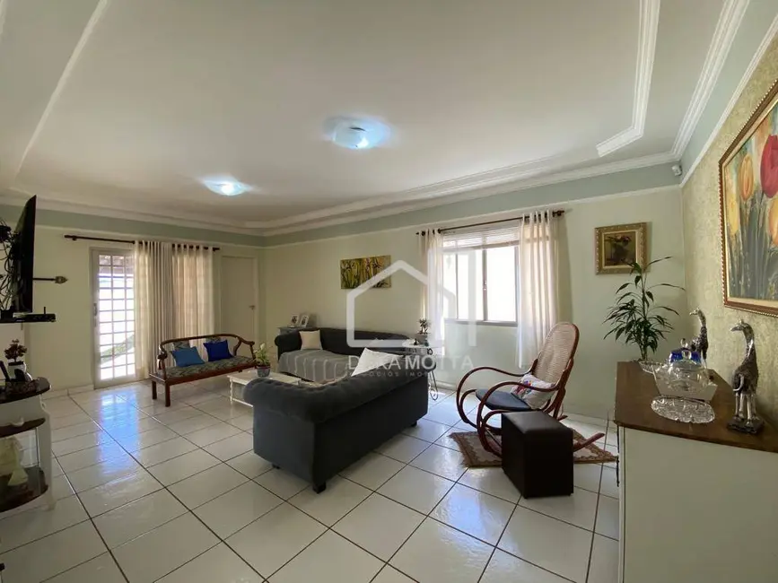 Foto 1 de Casa com 3 quartos à venda, 432m2 em Cidade Jardim, Uberlandia - MG