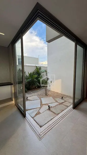 Foto 4 de Casa com 3 quartos à venda, 400m2 em Gávea, Uberlandia - MG