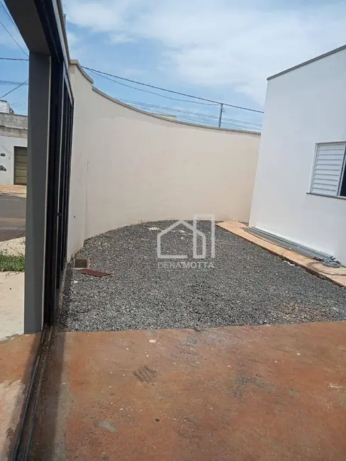 Foto 2 de Casa com 2 quartos à venda, 160m2 em Laranjeiras, Uberlandia - MG