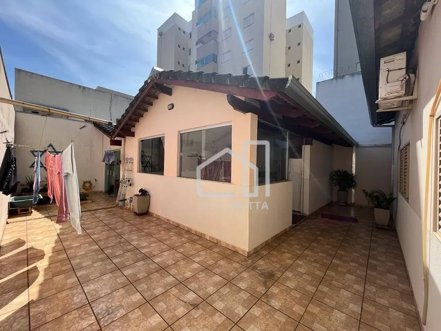 Foto 4 de Casa com 3 quartos à venda, 350m2 em Santa Mônica, Uberlandia - MG