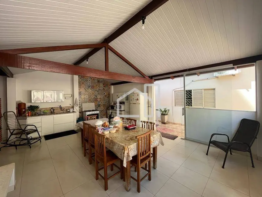 Foto 8 de Casa com 3 quartos à venda, 350m2 em Santa Mônica, Uberlandia - MG