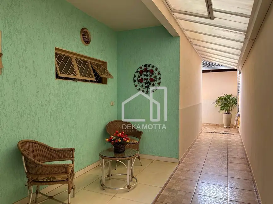 Foto 9 de Casa com 3 quartos à venda, 350m2 em Santa Mônica, Uberlandia - MG