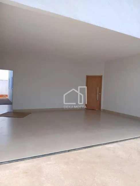 Foto 1 de Casa com 3 quartos à venda, 250m2 em Laranjeiras, Uberlandia - MG