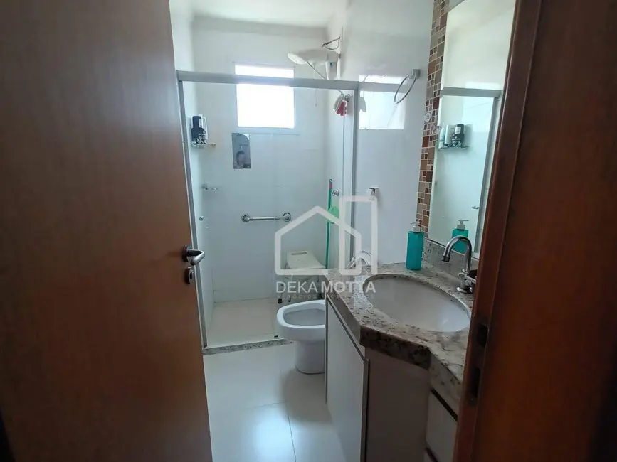 Foto 5 de Apartamento com 3 quartos à venda, 86m2 em Presidente Roosevelt, Uberlandia - MG
