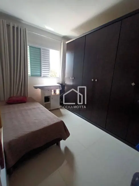 Foto 3 de Apartamento com 3 quartos à venda, 86m2 em Presidente Roosevelt, Uberlandia - MG