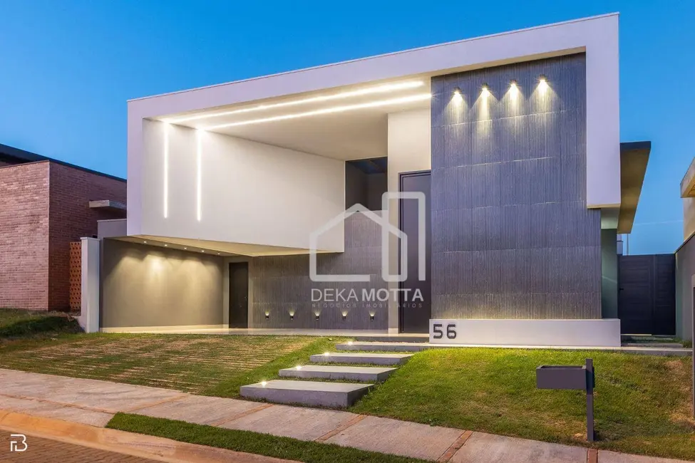 Foto 1 de Casa de Condomínio com 4 quartos à venda, 420m2 em Laranjeiras, Uberlandia - MG