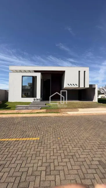 Foto 1 de Casa de Condomínio com 4 quartos à venda, 420m2 em Laranjeiras, Uberlandia - MG