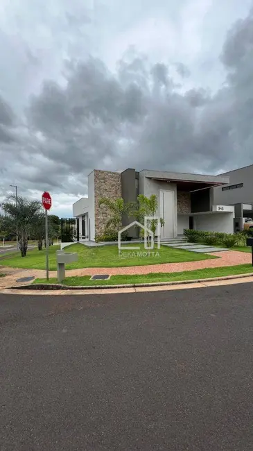 Foto 3 de Casa de Condomínio com 3 quartos à venda em Granja Marileusa, Uberlandia - MG