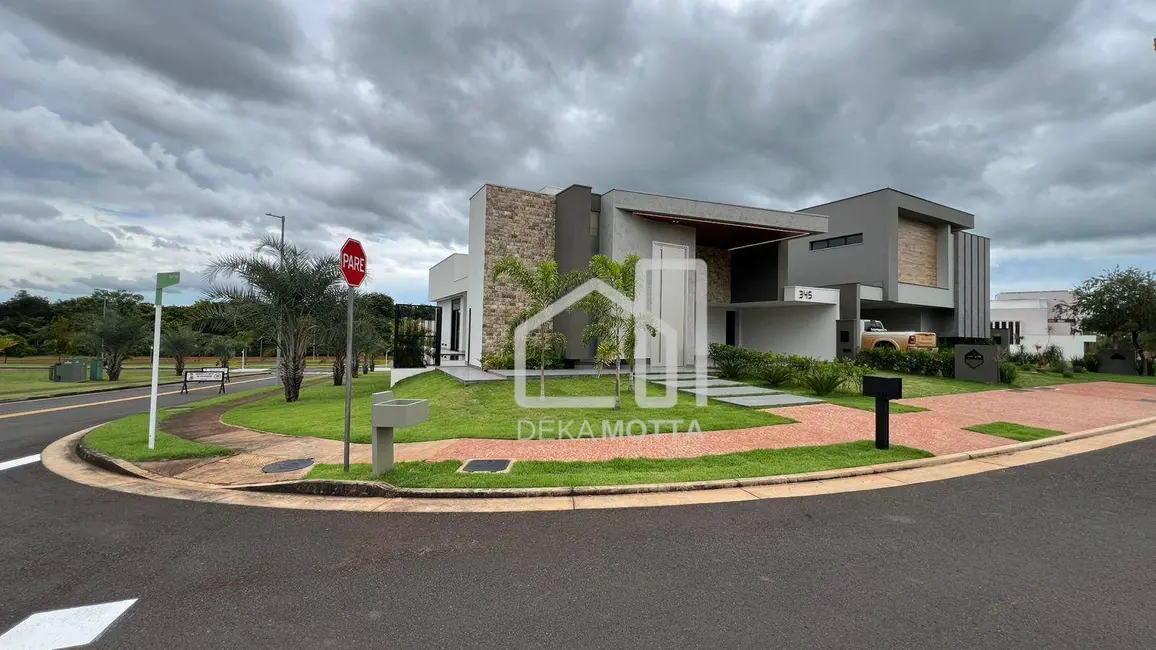 Foto 2 de Casa de Condomínio com 3 quartos à venda em Granja Marileusa, Uberlandia - MG