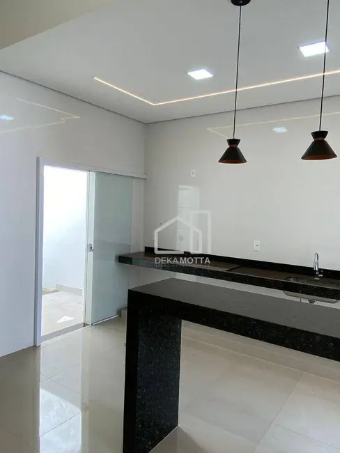 Foto 4 de Casa com 3 quartos à venda, 150m2 em Segismundo Pereira, Uberlandia - MG