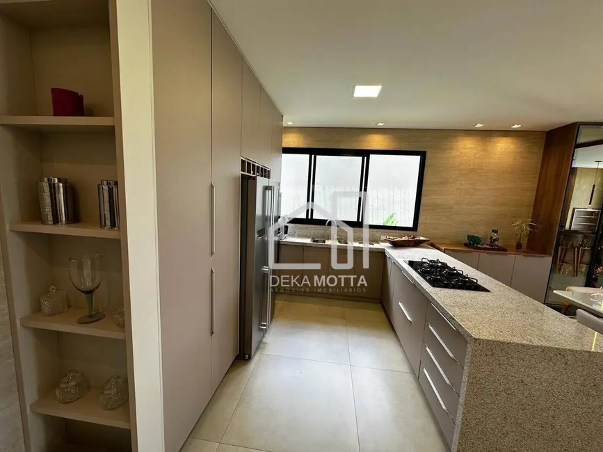 Foto 8 de Casa com 4 quartos à venda, 360m2 em Jardim Inconfidência, Uberlandia - MG