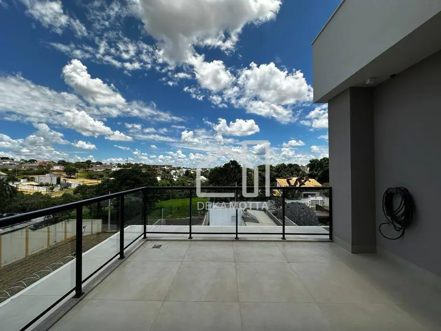 Foto 2 de Casa com 4 quartos à venda, 360m2 em Jardim Inconfidência, Uberlandia - MG