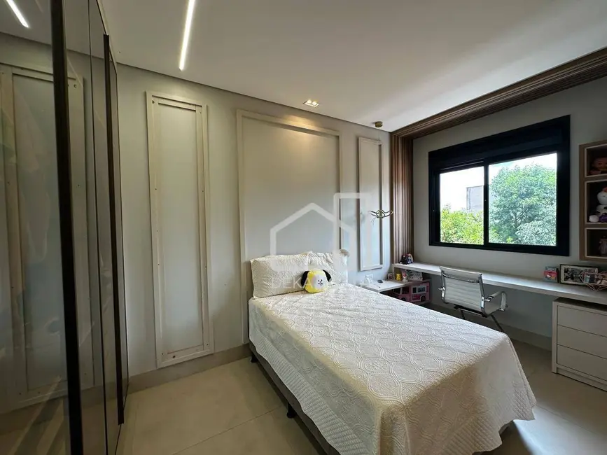 Foto 5 de Casa com 4 quartos à venda, 360m2 em Jardim Inconfidência, Uberlandia - MG