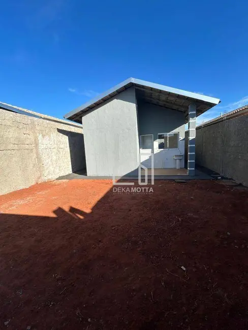 Foto 2 de Casa com 2 quartos à venda, 200m2 em Mansour, Uberlandia - MG