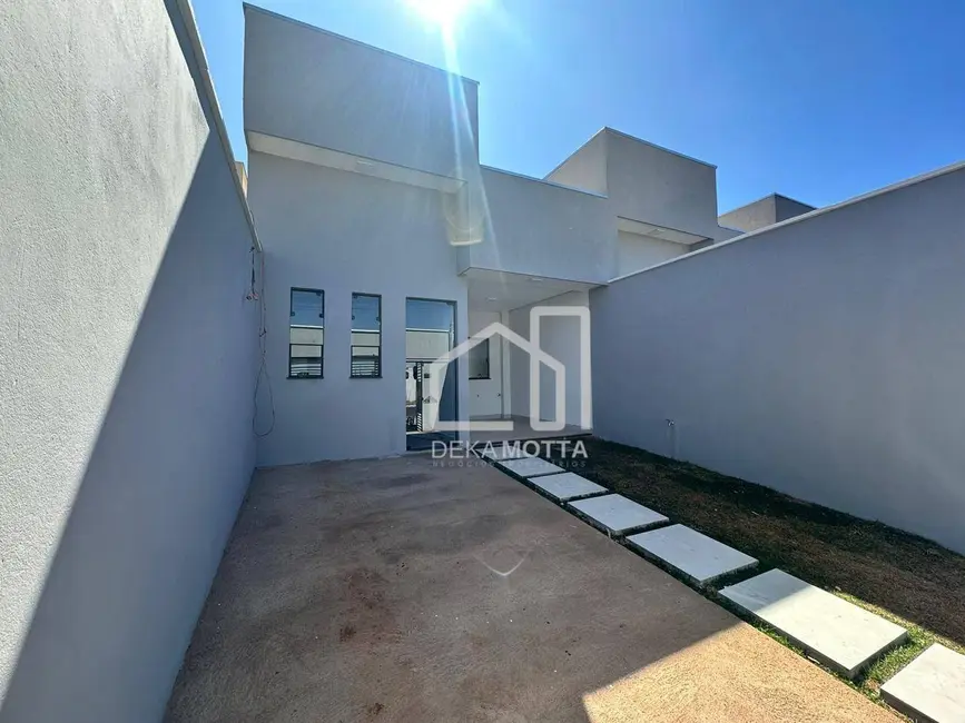 Foto 2 de Casa com 3 quartos à venda, 150m2 em Jardim Holanda, Uberlandia - MG