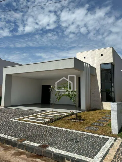 Foto 1 de Casa com 3 quartos à venda, 250m2 em Jardim Holanda, Uberlandia - MG