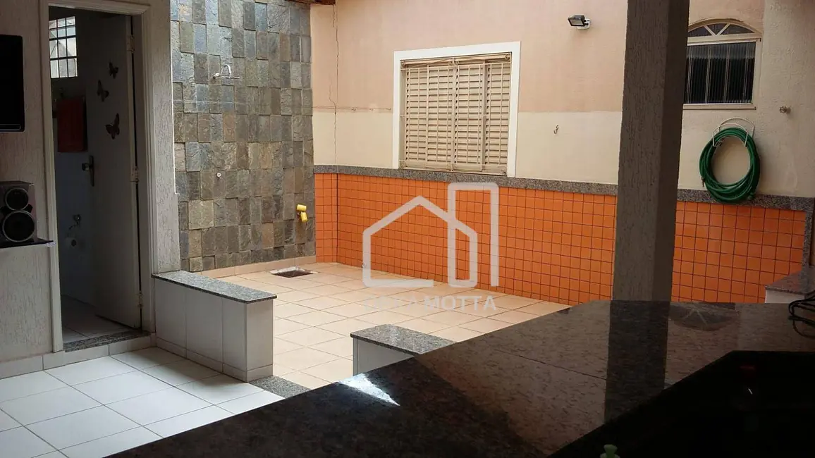 Foto 9 de Casa com 3 quartos à venda, 250m2 em Nossa Senhora das Graças, Uberlandia - MG