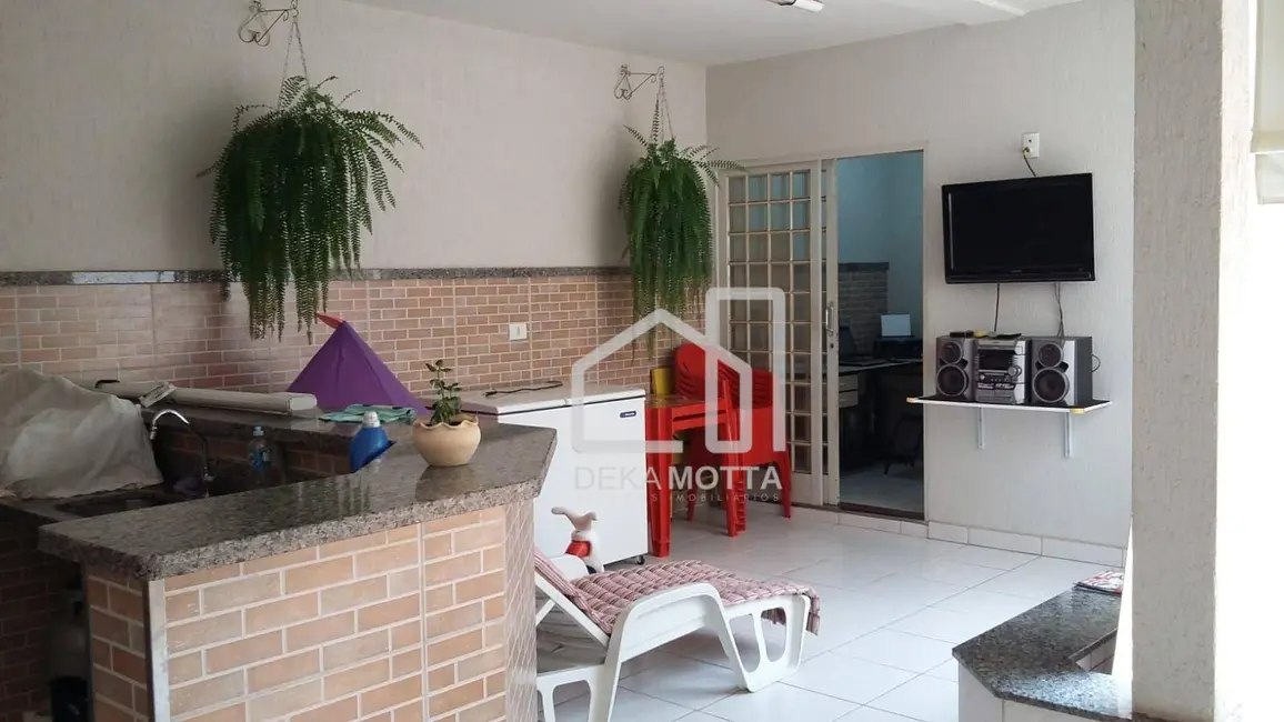 Foto 1 de Casa com 3 quartos à venda, 250m2 em Nossa Senhora das Graças, Uberlandia - MG
