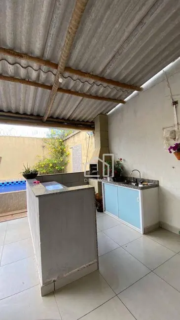 Foto 2 de Casa com 3 quartos à venda, 250m2 em Laranjeiras, Uberlandia - MG