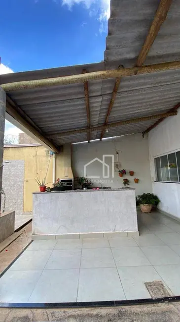 Foto 3 de Casa com 3 quartos à venda, 250m2 em Laranjeiras, Uberlandia - MG
