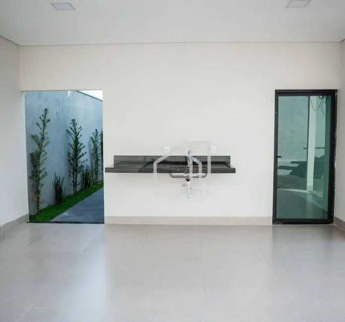 Foto 2 de Casa com 3 quartos à venda, 250m2 em Laranjeiras, Uberlandia - MG