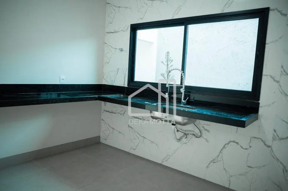 Foto 6 de Casa com 3 quartos à venda, 250m2 em Laranjeiras, Uberlandia - MG