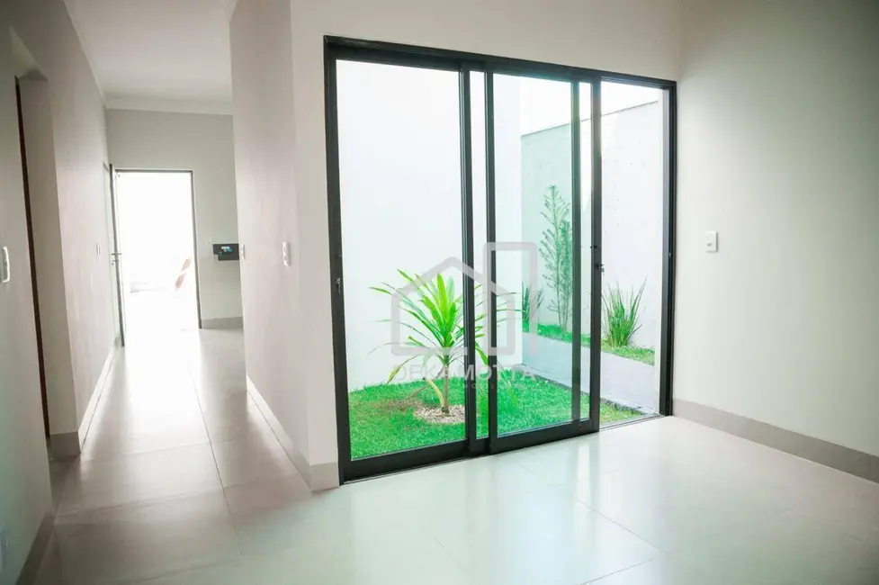 Foto 1 de Casa com 3 quartos à venda, 250m2 em Laranjeiras, Uberlandia - MG