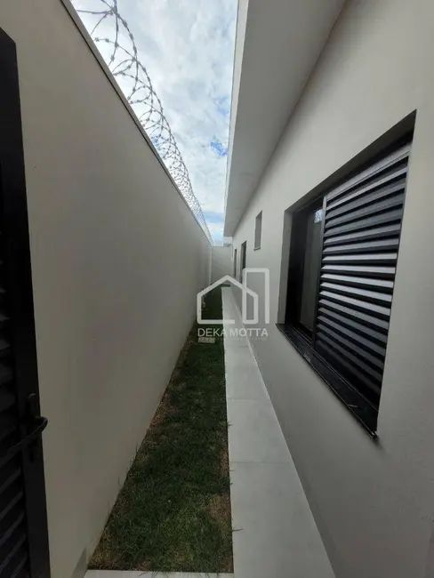 Foto 2 de Casa com 3 quartos à venda, 250m2 em Novo Mundo, Uberlandia - MG