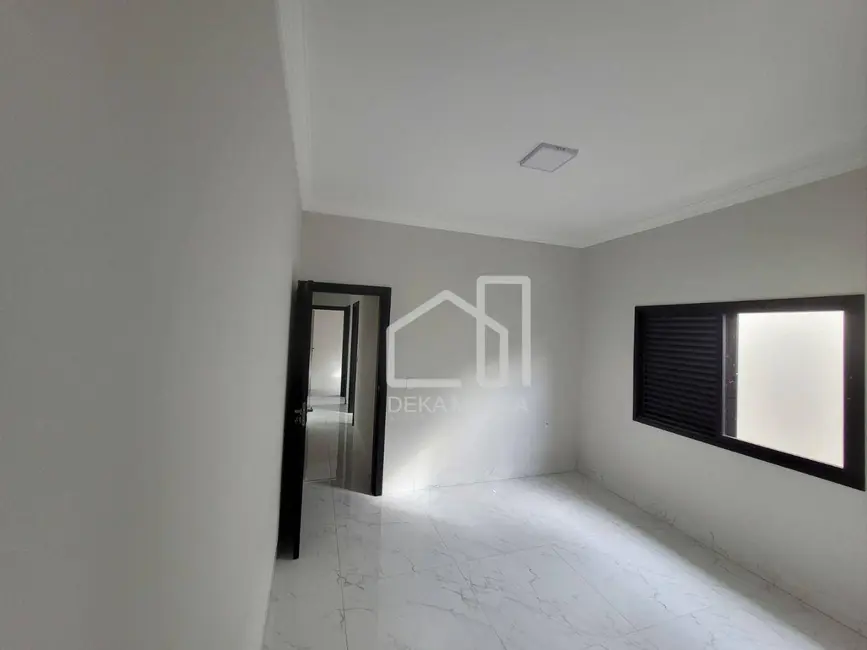 Foto 4 de Casa com 3 quartos à venda, 250m2 em Novo Mundo, Uberlandia - MG