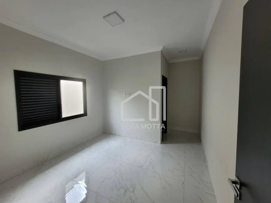 Foto 5 de Casa com 3 quartos à venda, 250m2 em Novo Mundo, Uberlandia - MG