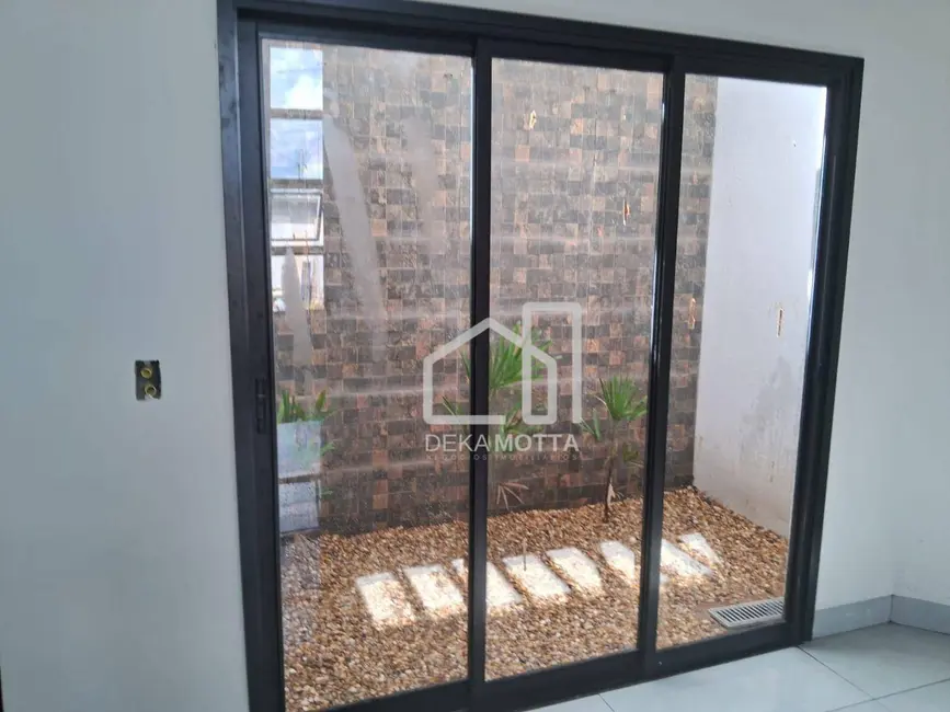 Foto 2 de Casa com 3 quartos à venda, 250m2 em Jardim Europa, Uberlandia - MG