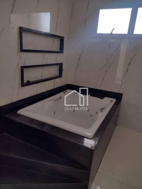 Sobrado com 3 quartos à venda, 270m2 em Aclimação, Uberlandia - MG - imagem 3 Foto 3 de Sobrado com 3 quartos à venda, 270m2 em Aclimação, Uberlandia - MG