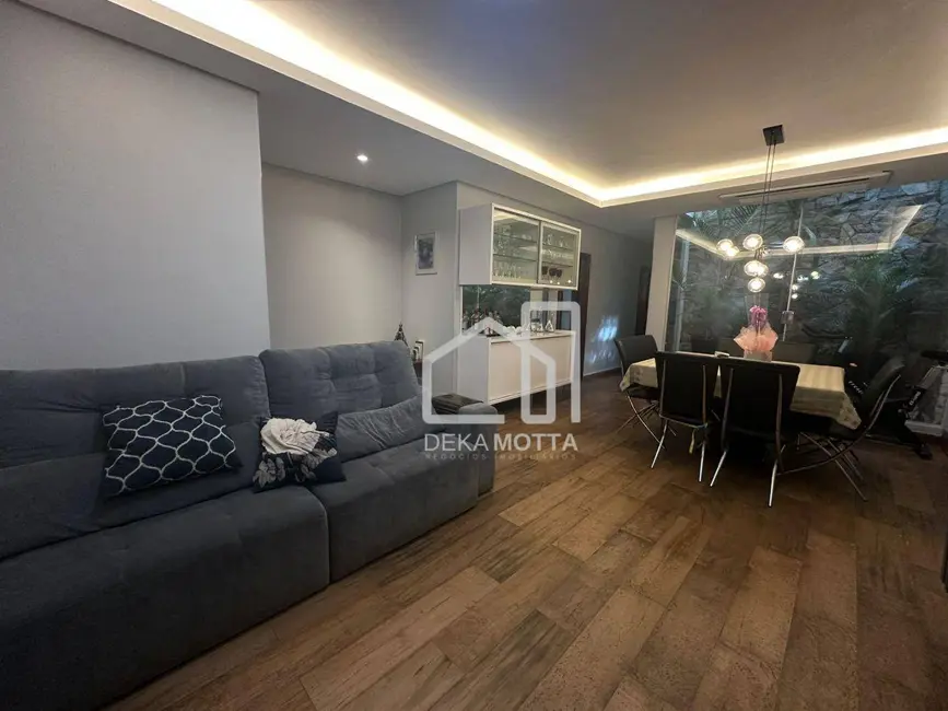 Foto 8 de Casa com 3 quartos à venda, 250m2 em Cidade Jardim, Uberlandia - MG