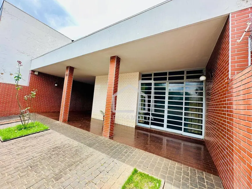 Foto 1 de Casa com 4 quartos à venda, 373m2 em Nossa Senhora Aparecida, Uberlandia - MG