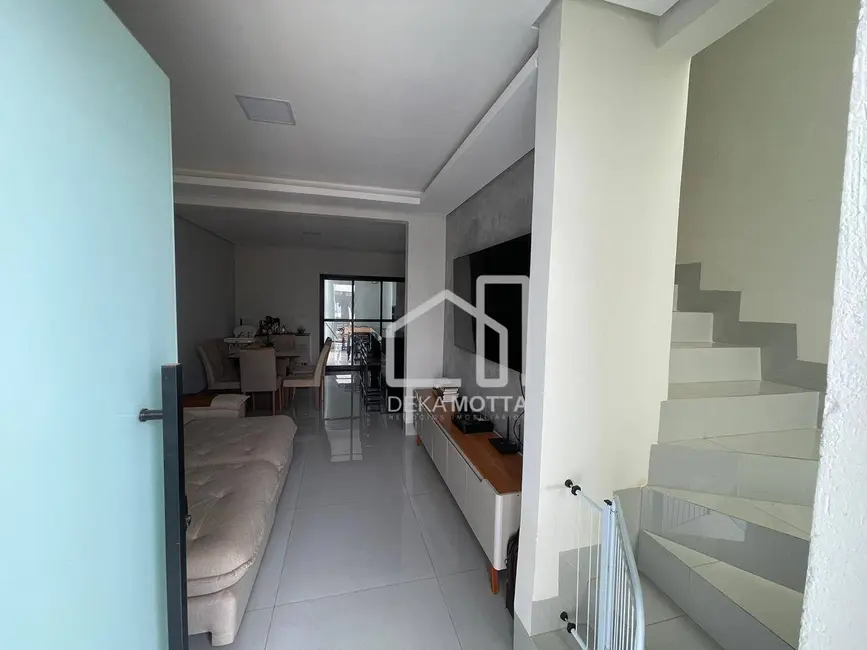 Sobrado com 3 quartos à venda, 112m2 em Novo Mundo, Uberlandia - MG - imagem 4 Foto 4 de Sobrado com 3 quartos à venda, 112m2 em Novo Mundo, Uberlandia - MG