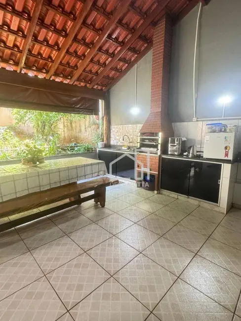 Foto 9 de Casa com 3 quartos à venda, 250m2 em Taiaman, Uberlandia - MG
