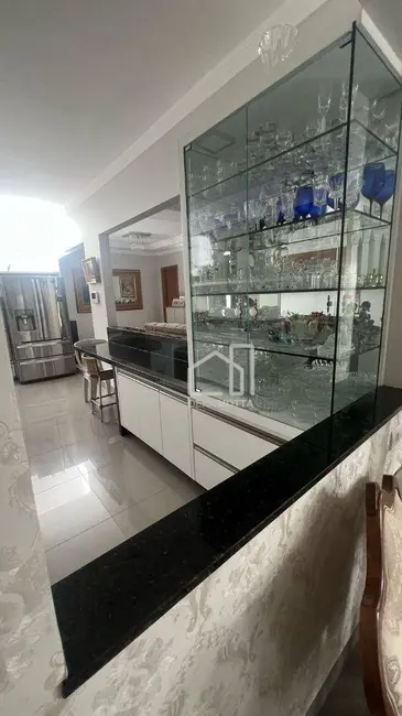 Foto 9 de Casa com 3 quartos à venda, 366m2 em Saraiva, Uberlandia - MG