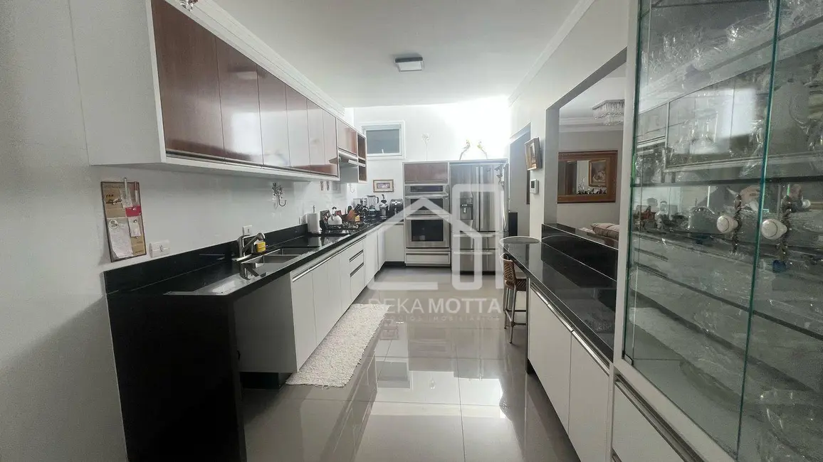 Foto 8 de Casa com 3 quartos à venda, 366m2 em Saraiva, Uberlandia - MG