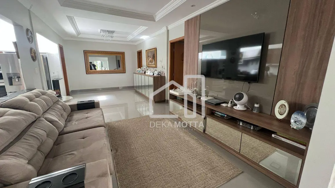 Foto 1 de Casa com 3 quartos à venda, 366m2 em Saraiva, Uberlandia - MG