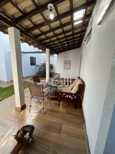 Casa com 3 quartos à venda, 250m2 em Cidade Jardim, Uberlandia - MG - imagem 1 Foto 1 de Casa com 3 quartos à venda, 250m2 em Cidade Jardim, Uberlandia - MG