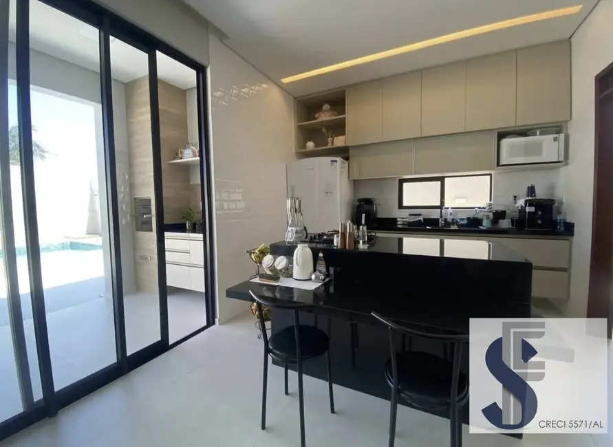Foto 2 de Casa com 4 quartos à venda, 450m2 em Barra De Sao Miguel - AL