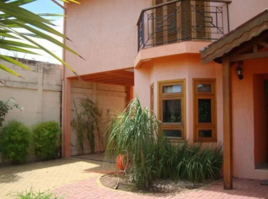 Chácara com 3 quartos à venda, 2108m2 em Louveira - SP - imagem 7 Foto 7 de Chácara com 3 quartos à venda, 2108m2 em Louveira - SP